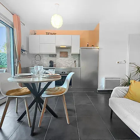 Fabron Et De Luxe Avec Piscine Daire