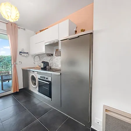 Fabron Et De Luxe Avec Piscine Διαμέρισμα