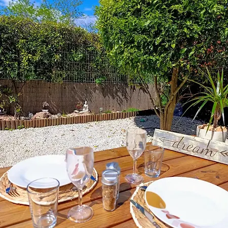 Fabron Et De Luxe Avec Piscine Διαμέρισμα *