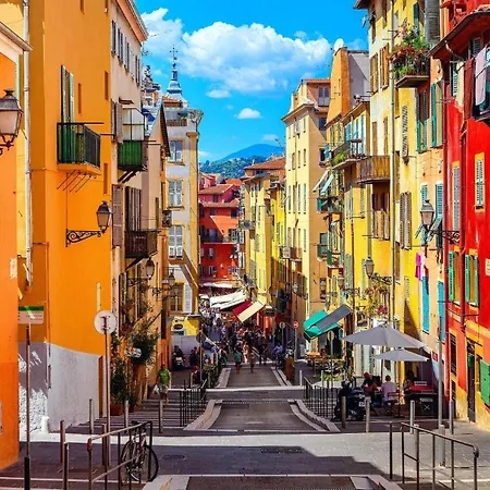 Fabron Et De Luxe Avec Piscine Daire