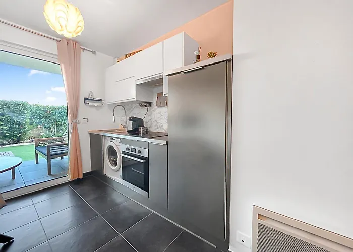 Fabron Et De Luxe Avec Piscine Appartement